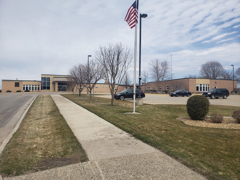 Primary Photo Of 625 N Jackson Ave, Springfield Assisted Living For Sale