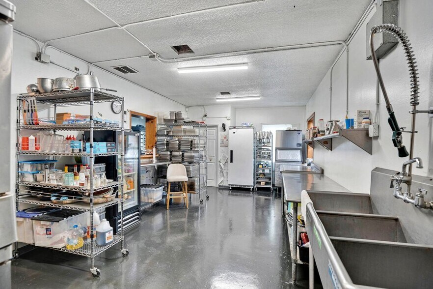 More Photos Of 3101 N Orange Blossom Trl, Zellwood Restaurant For Sale