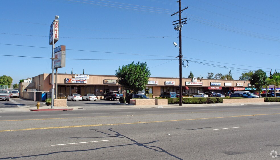 More Photos Of 10100-10122 Topanga Canyon Blvd, Chatsworth Freestanding For Lease