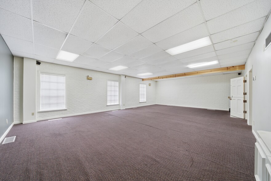 More Photos Of 7100 E 31st St, Tulsa Religious Facility For Sale