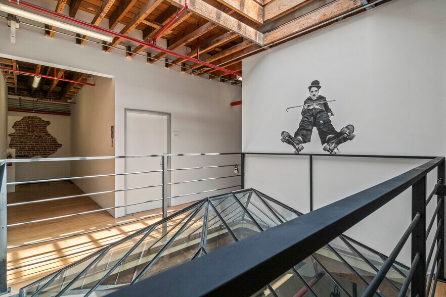 More Photos Of 5176 Santa Monica Blvd, Los Angeles Loft Creative Space For Lease