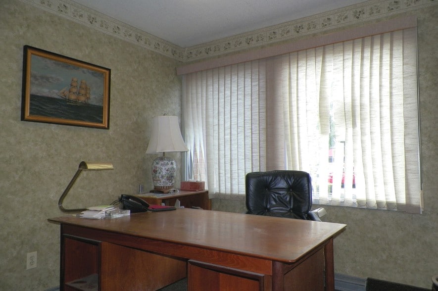 More Photos Of 1524 Atwood Ave, Johnston Medical For Lease