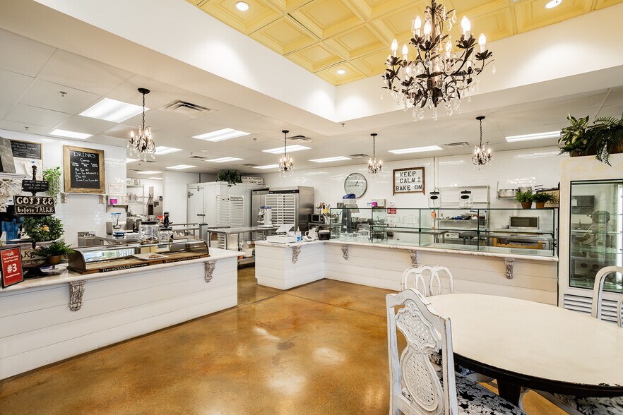 More Photos Of 670 S Green Valley Pky, Henderson Storefront Retail Office For Sale