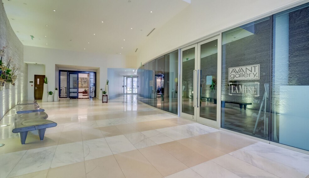 More Photos Of 270 Biscayne Boulevard Way, Miami Hotel For Lease