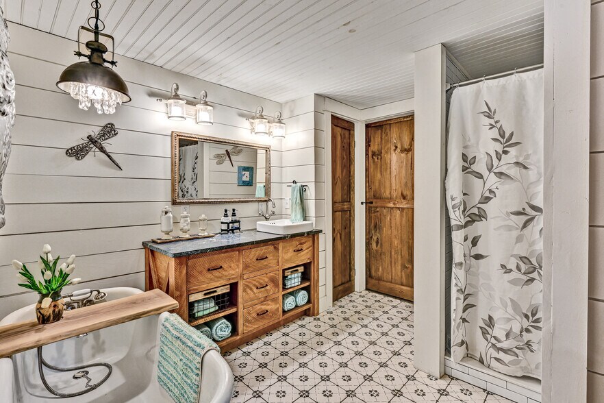 More Photos Of 15 Lower Wilson Pond Rd, Greenville Specialty For Sale