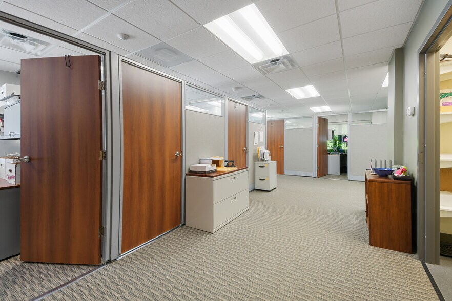 More Photos Of 620 Hinesburg Rd, South Burlington Office For Sale