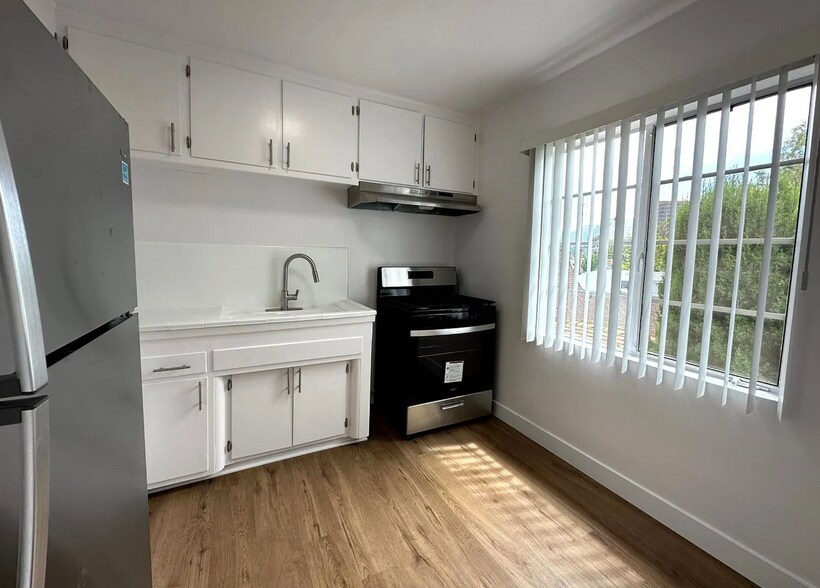 More Photos Of 233 N Hollywood Way, Burbank Apartments For Sale