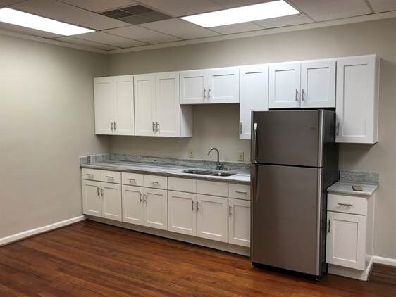 More Photos Of 1722 Main St, Columbia Office For Sale