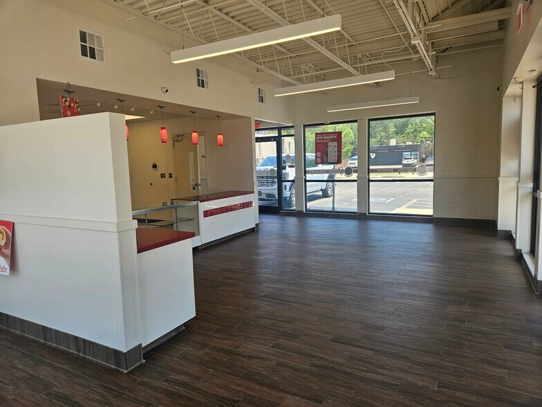 More Photos Of 1805 W Main St, Norman Storefront For Sale