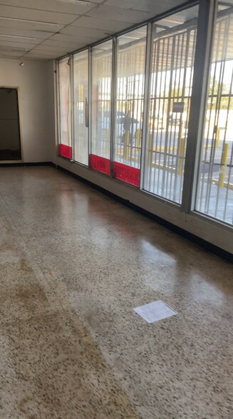 More Photos Of 720 W Sam Houston Pkwy S, Houston Convenience Store For Lease