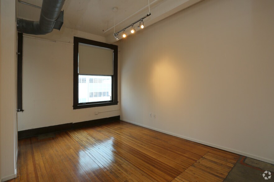 More Photos Of 1623 Main St, Dallas Apartments For Lease