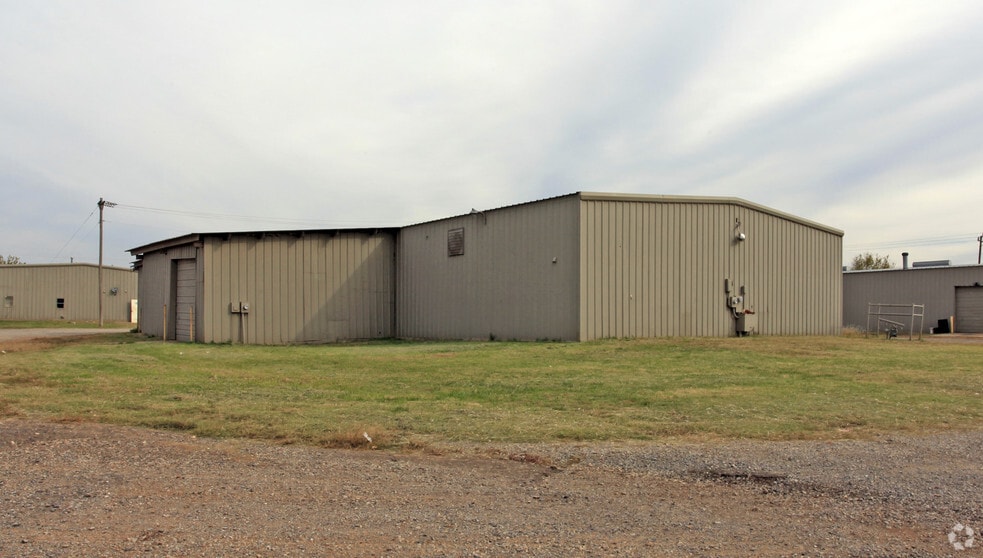 More Photos Of 811 S Sunnylane Rd, Moore Unknown For Lease