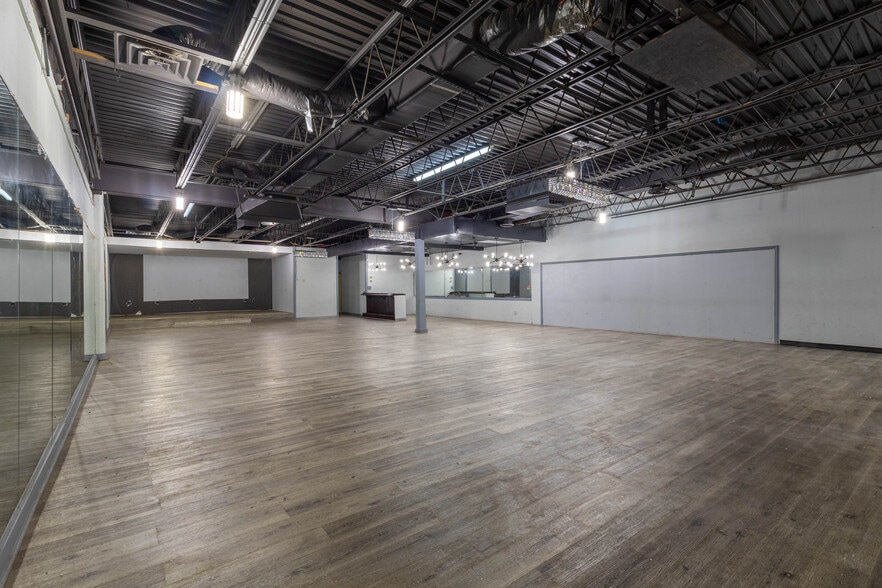 More Photos Of 3937-4050 N High School Rd, Indianapolis Freestanding For Sale