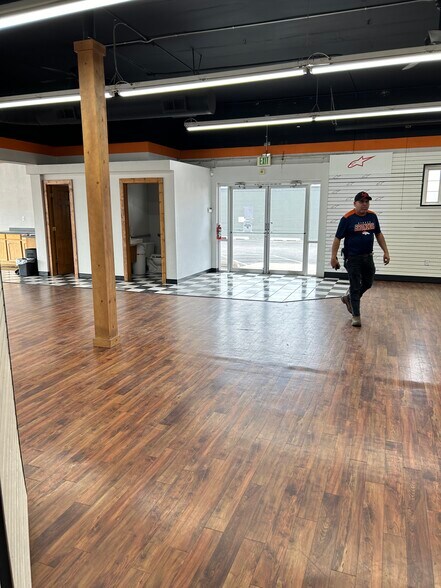 More Photos Of 1400 E Eisenhower Blvd, Loveland Unknown For Lease