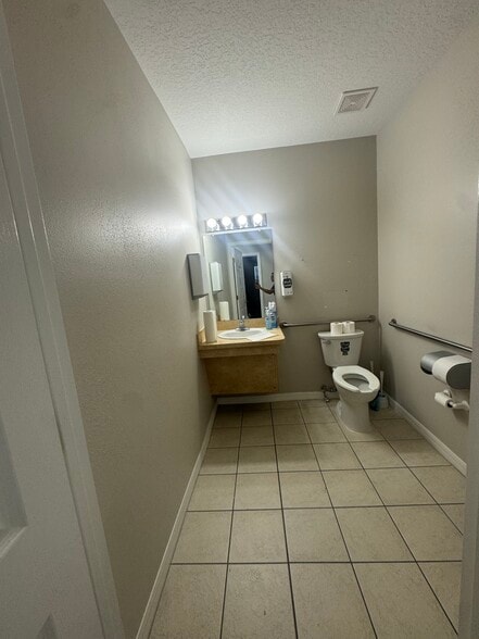 More Photos Of 3212-3214 Hillsdale Ln, Kissimmee Medical For Lease