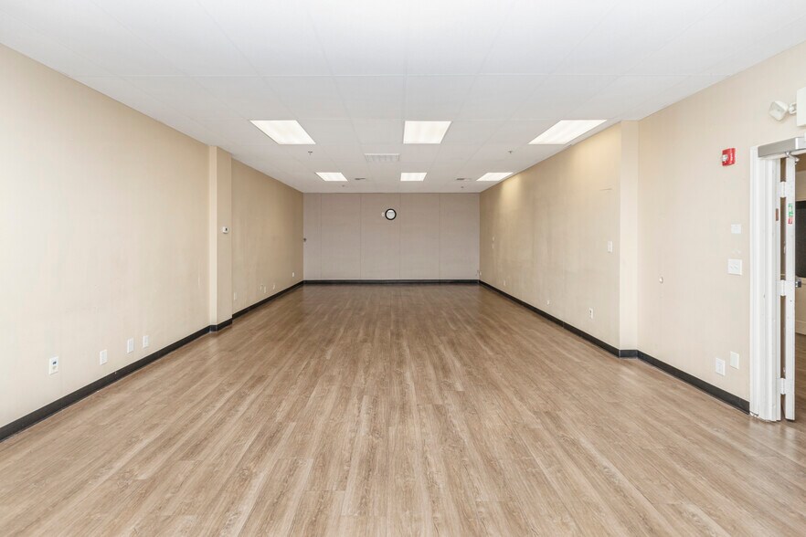 More Photos Of 333 W 18th St, Merced Office For Sale