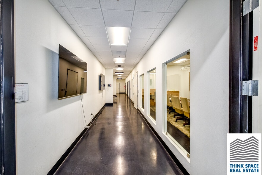 More Photos Of 9419 Mason Ave, Chatsworth Manufacturing For Lease