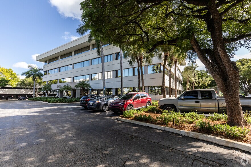 More Photos Of 5775 Blue Lagoon Dr, Miami Unknown For Lease