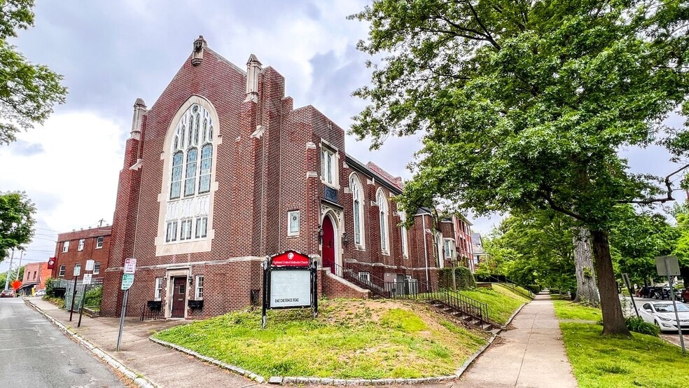 More Photos Of 1140 Cherokee Rd, Louisville Hotel For Sale