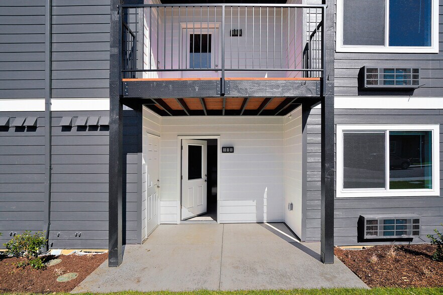 More Photos Of 354 S 8th St, Carlton Multifamily For Sale