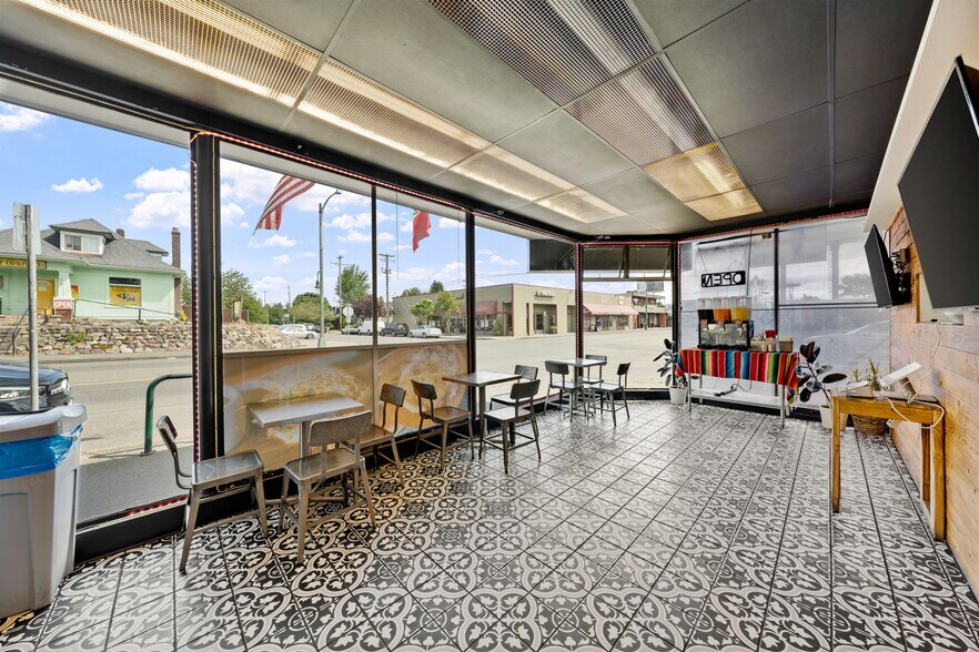 More Photos Of 3102-3104 6th Ave, Tacoma Storefront For Sale