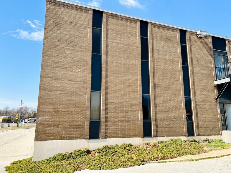 More Photos Of 12401 E 43rd St, Independence Medical For Lease