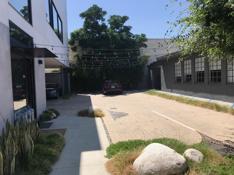 More Photos Of 2029 Blake Ave, Los Angeles Storefront Retail Office For Lease