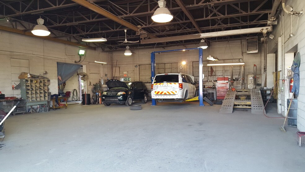 More Photos Of 517 Southfield Rd, Lincoln Park Auto Repair For Sale