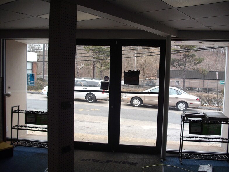 More Photos Of 45 Columbia Ave, Thornwood Freestanding For Sale