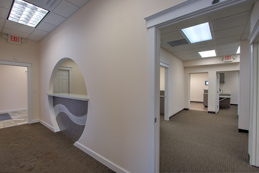 More Photos Of 244 Main St S, Cambridge Storefront Retail Office For Lease