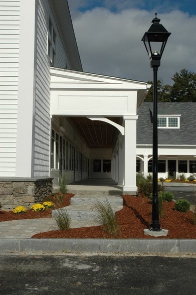 More Photos Of 290 W Main St, Northborough Freestanding For Lease