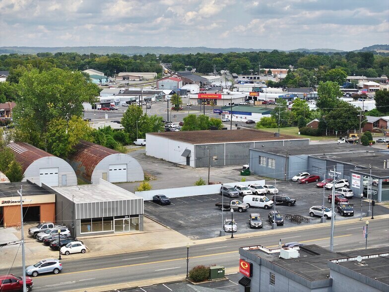 More Photos Of 240 W Main St, Gallatin Freestanding For Lease