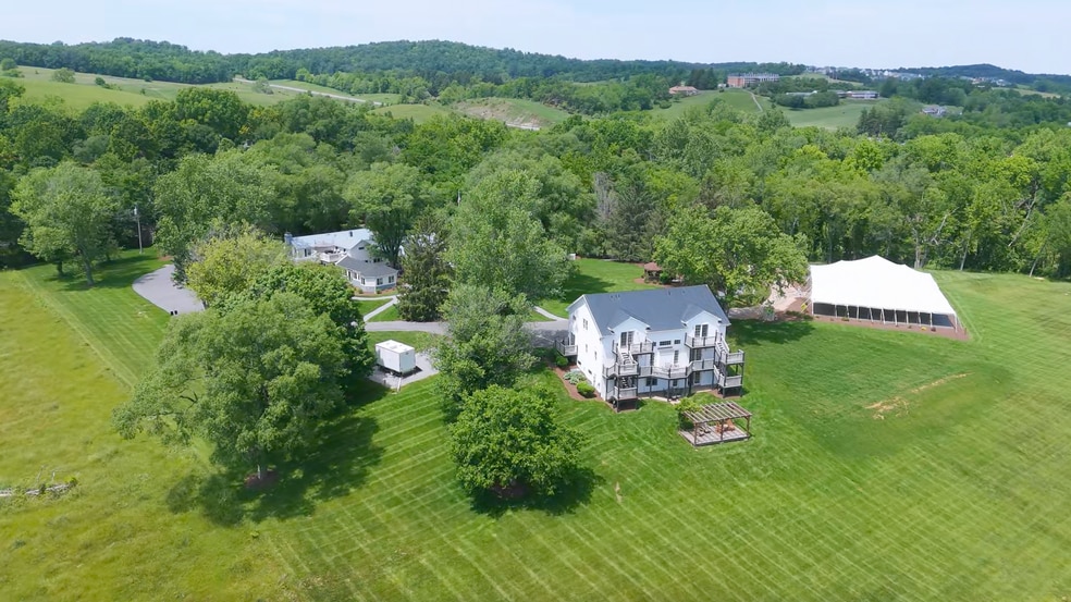 More Photos Of 1329 Commerce Rd, Staunton Hotel For Sale
