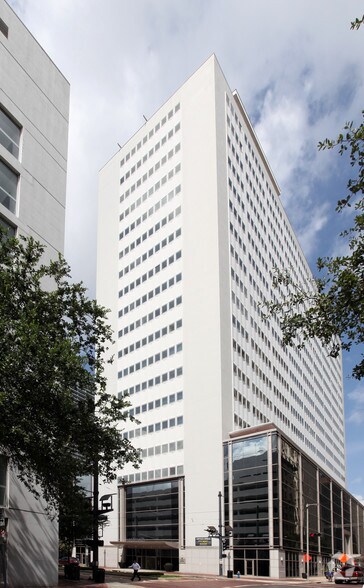 More Photos Of 1300 Main St, Houston Office For Sale