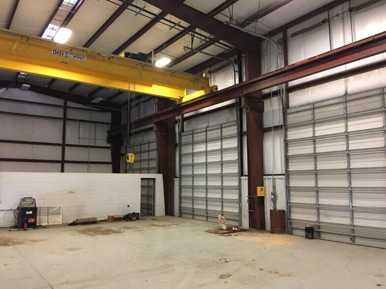 More Photos Of 12071 W Highway 85, Dilley Service For Sale