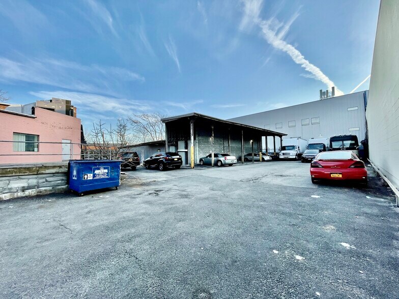 More Photos Of 7310 88th St, Glendale Office For Lease