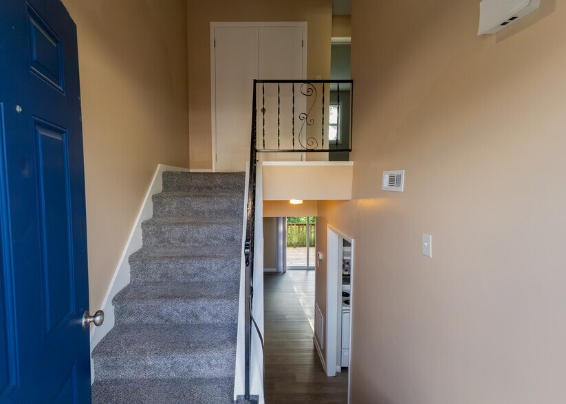 More Photos Of 105 Windy Cir, Franklin Multifamily For Sale