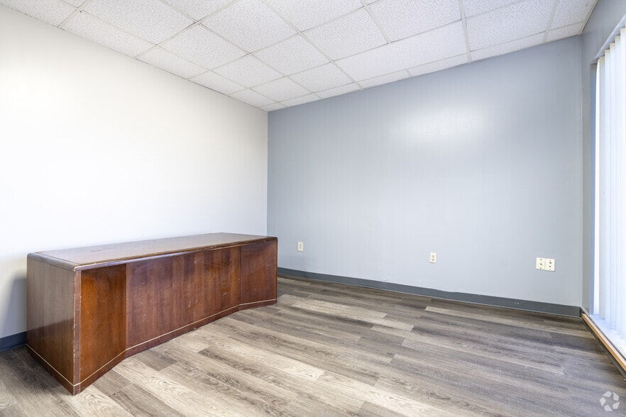 More Photos Of 3385 Airways Blvd, Memphis Medical For Lease
