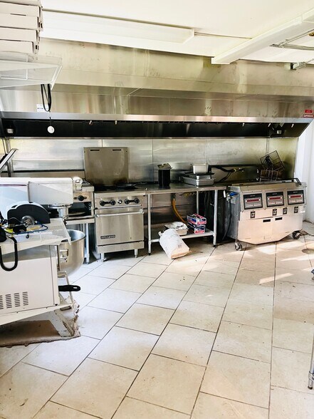 More Photos Of 85 Taft Ave, Arlington Restaurant For Lease