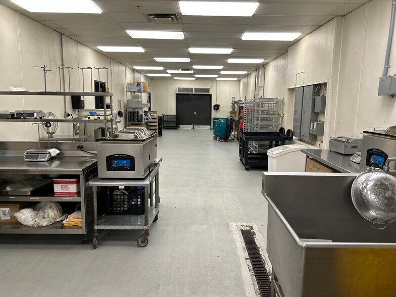 More Photos Of 286-292 East Ave, Webster Groves Warehouse For Sale