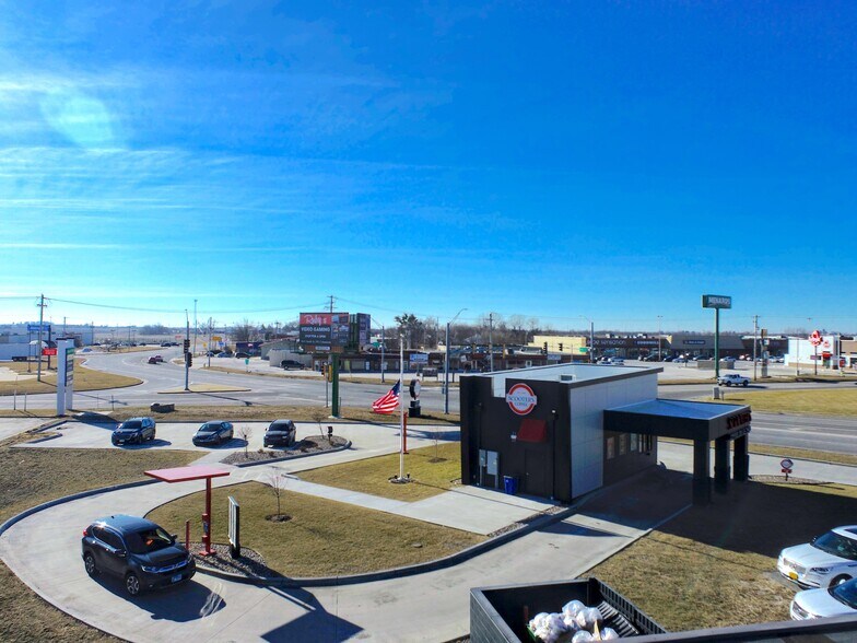 More Photos Of 630 Tenney St, Kewanee General Retail For Sale