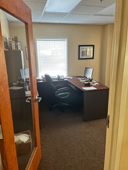 More Photos Of 4600 Crossroads Park Dr, Liverpool Warehouse For Lease