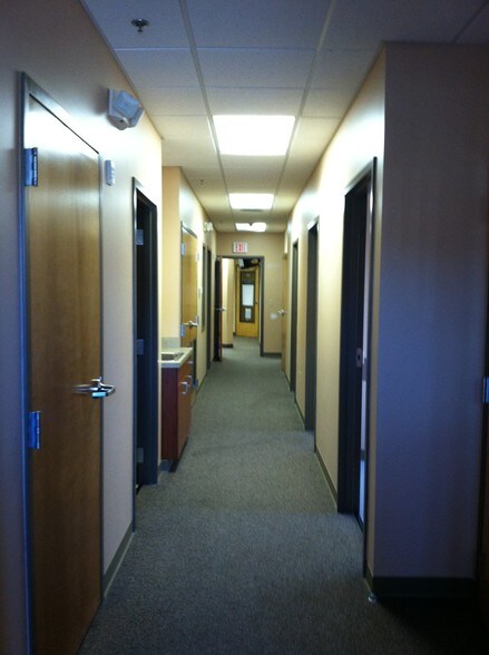 More Photos Of 3550 Main St, Springfield Medical For Lease
