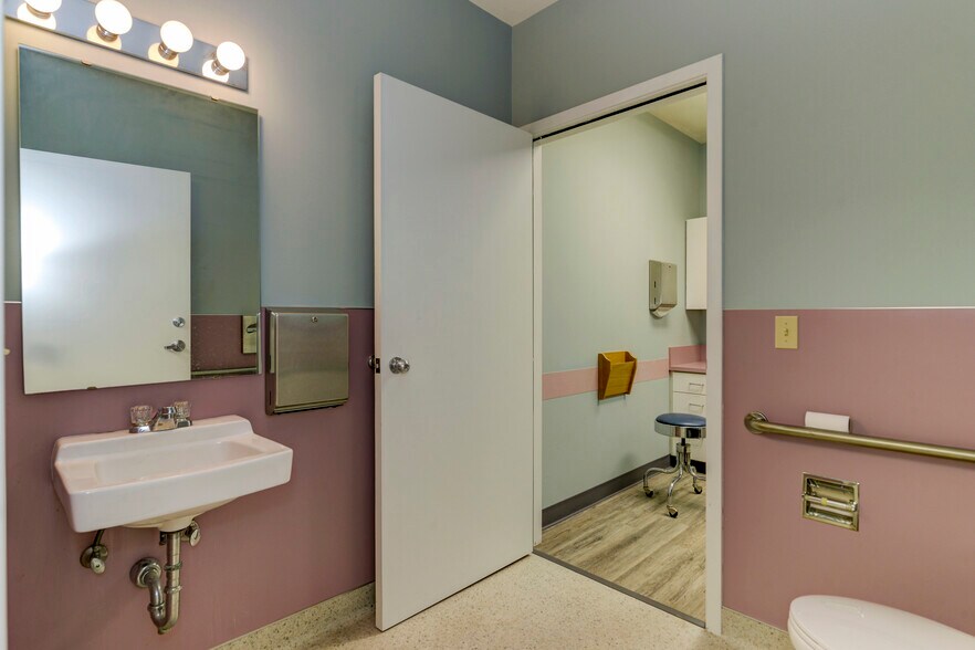 More Photos Of 403 Black Hills Ln SW, Olympia Medical For Sale