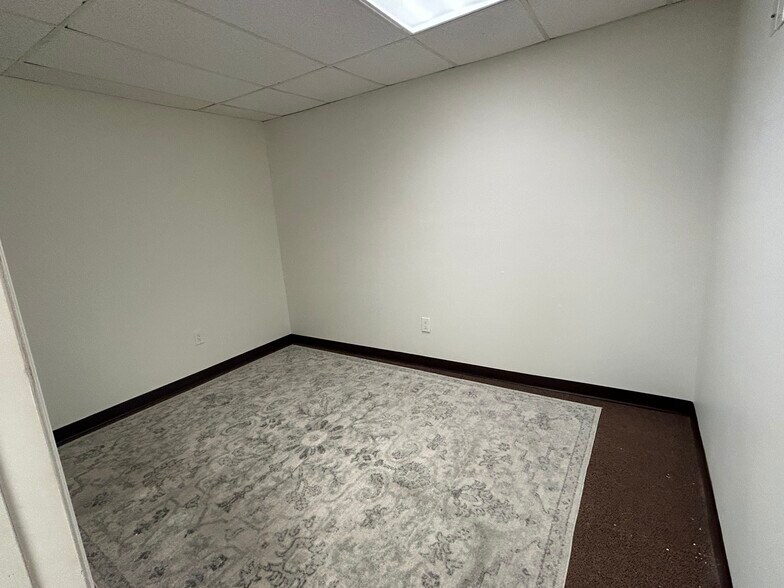 More Photos Of 4707 W Gandy Blvd, Tampa Storefront Retail Office For Lease