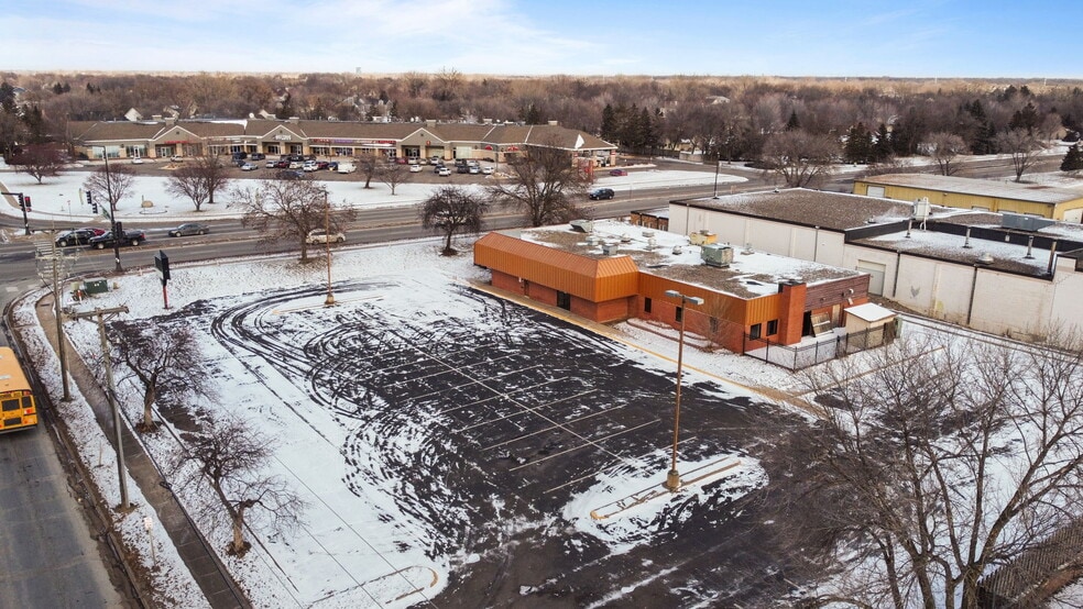 More Photos Of 8432 Noble Ave, Minneapolis Bar For Sale