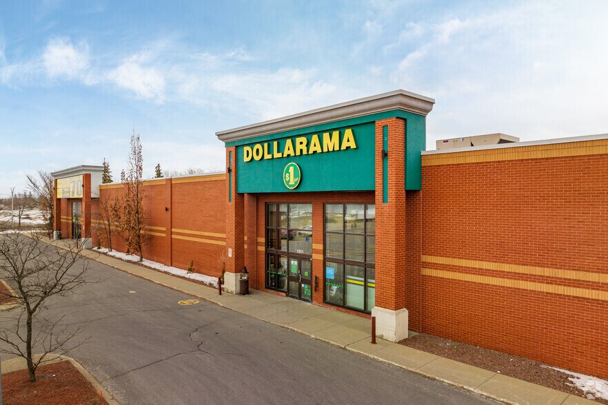 More Photos Of 1011-1195 BOUL St-Bruno, St-Bruno-de-Montarville Unknown For Lease