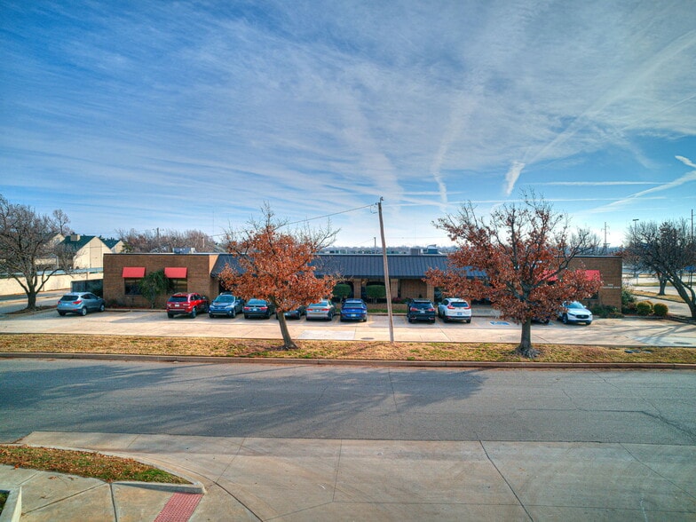 More Photos Of 11100 Stratford Dr, Oklahoma City Loft Creative Space For Sale