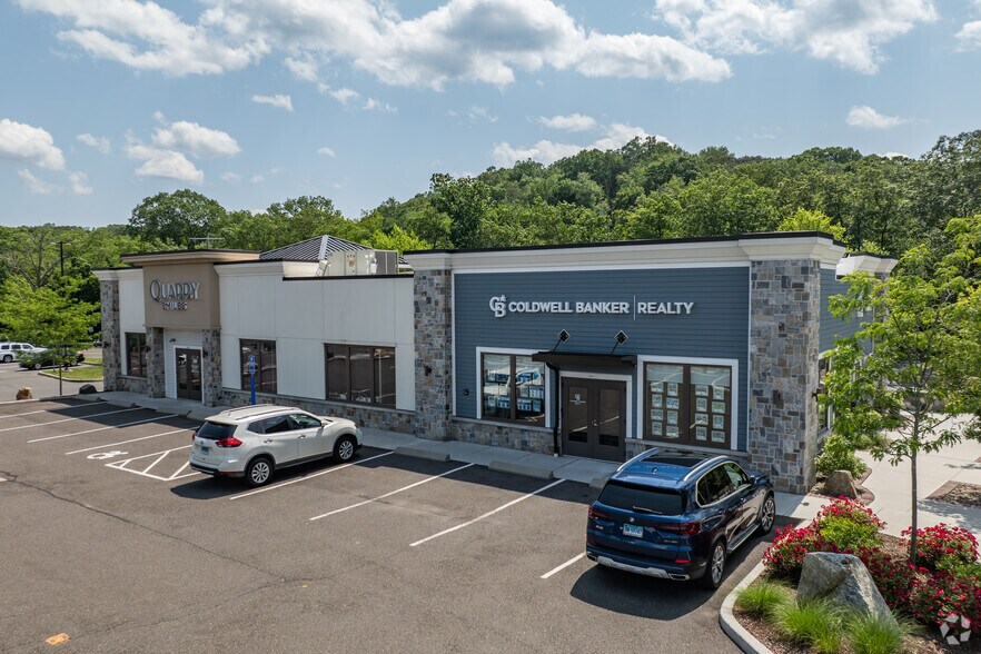 More Photos Of 300 Oxford Rd, Oxford Unknown For Lease