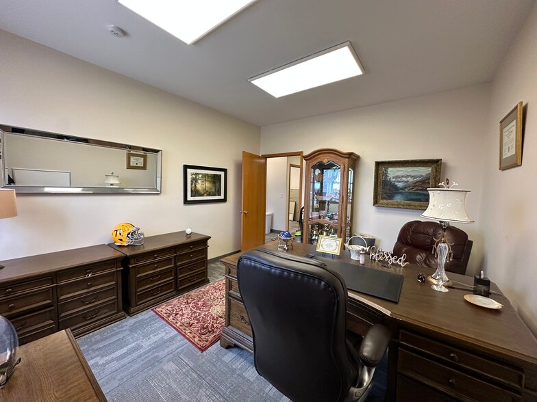 More Photos Of 580 Madison Ave, North Liberty Office For Sale